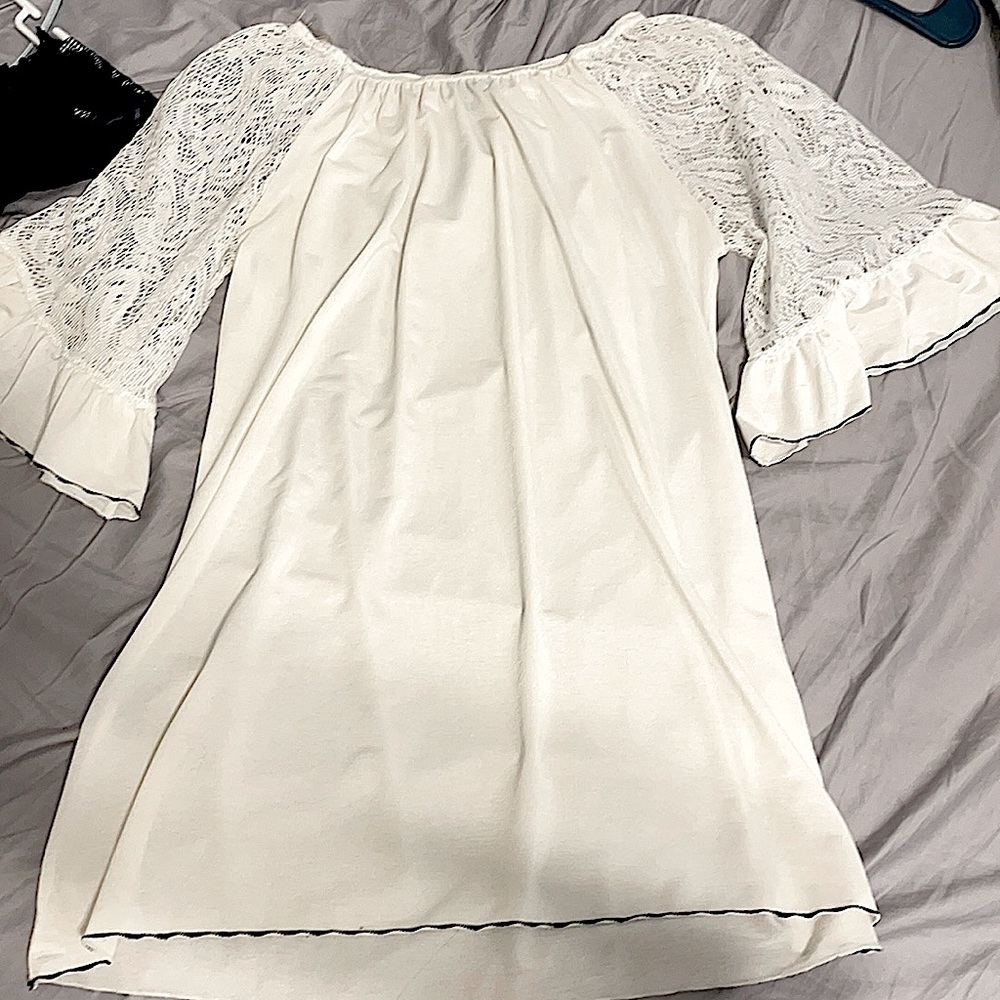 Solid lace tunic